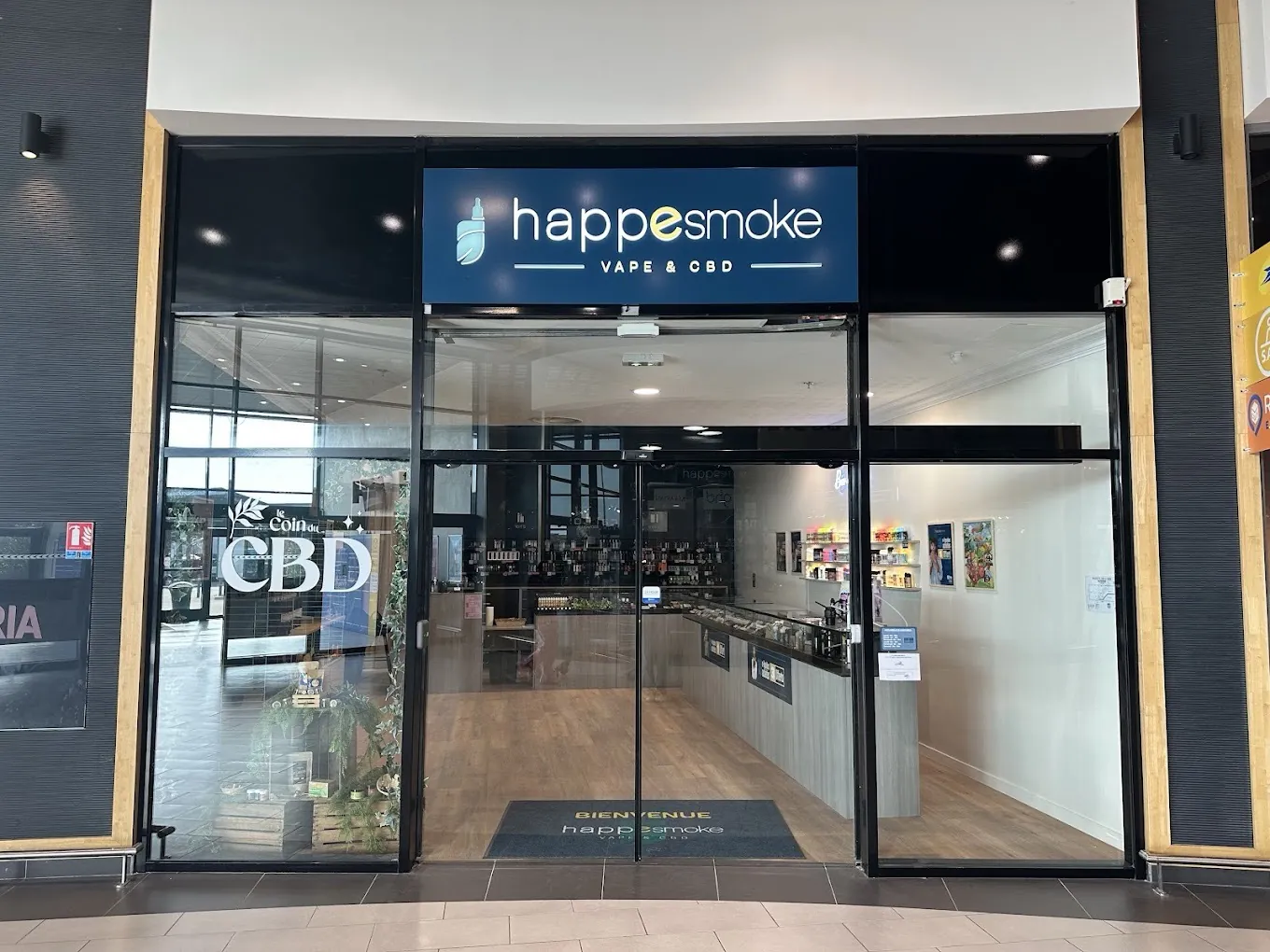 Vitrine du magasin HappeSmoke Arles
